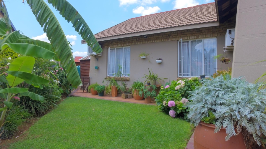 4 Bedroom Property for Sale in Waterval East North West